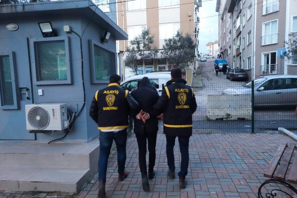 ÇALDIĞI KARTTAKİ PARAYI ÇEKİNCE YAKAYI ELE VERDİ