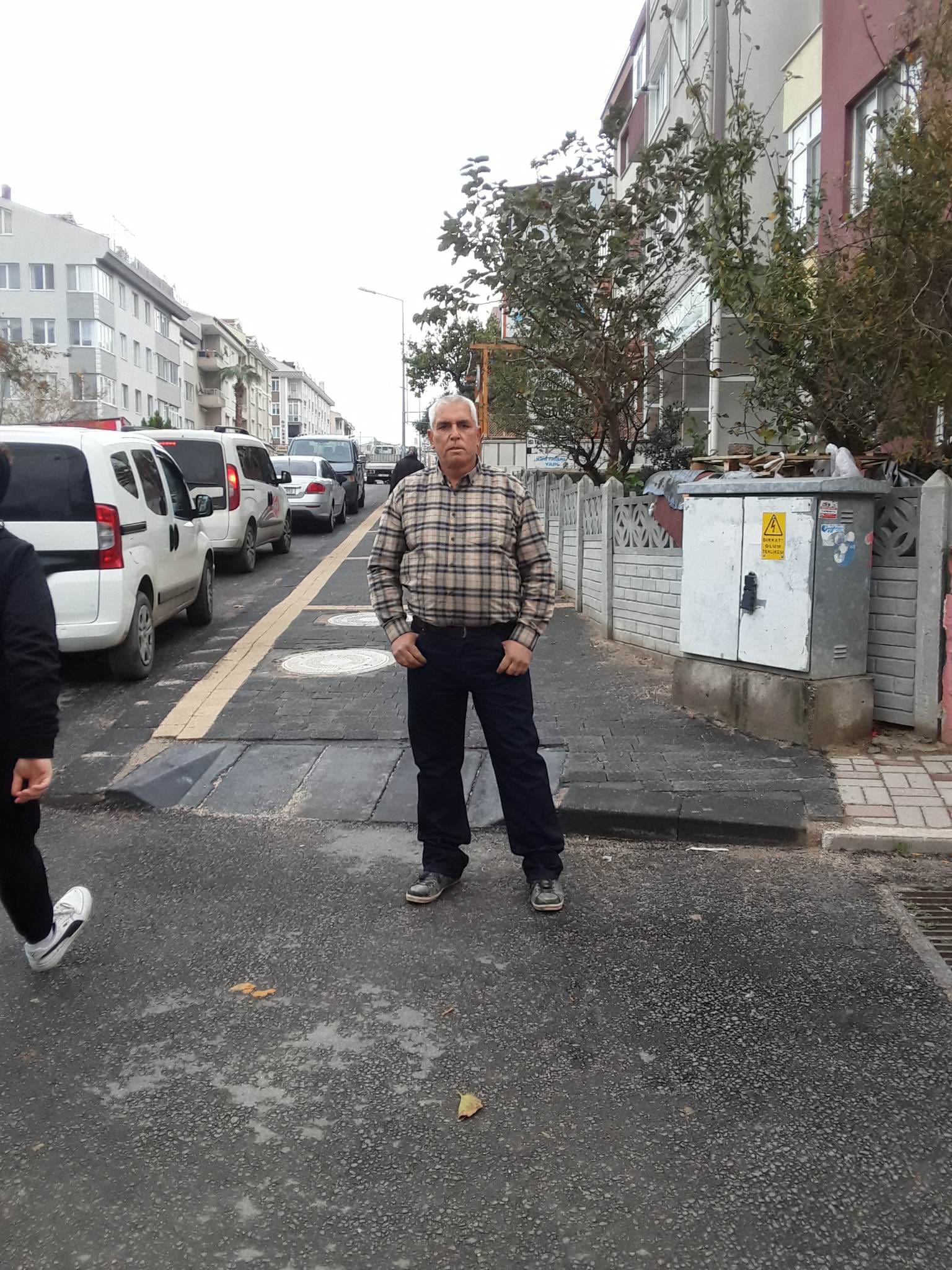 Bandırma’nın merkez mahallelerinden olan Sunullah Mahallesi’nde mahalle sakinlerinin otobüs durağı