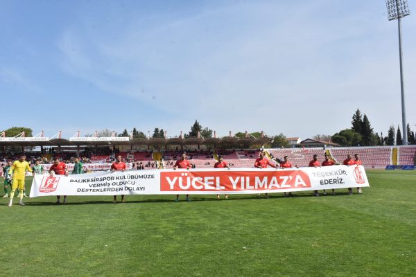 AHMET AKIN’A PANKART ŞOKU… GİTTİĞİNE PİŞMAN OLDU!