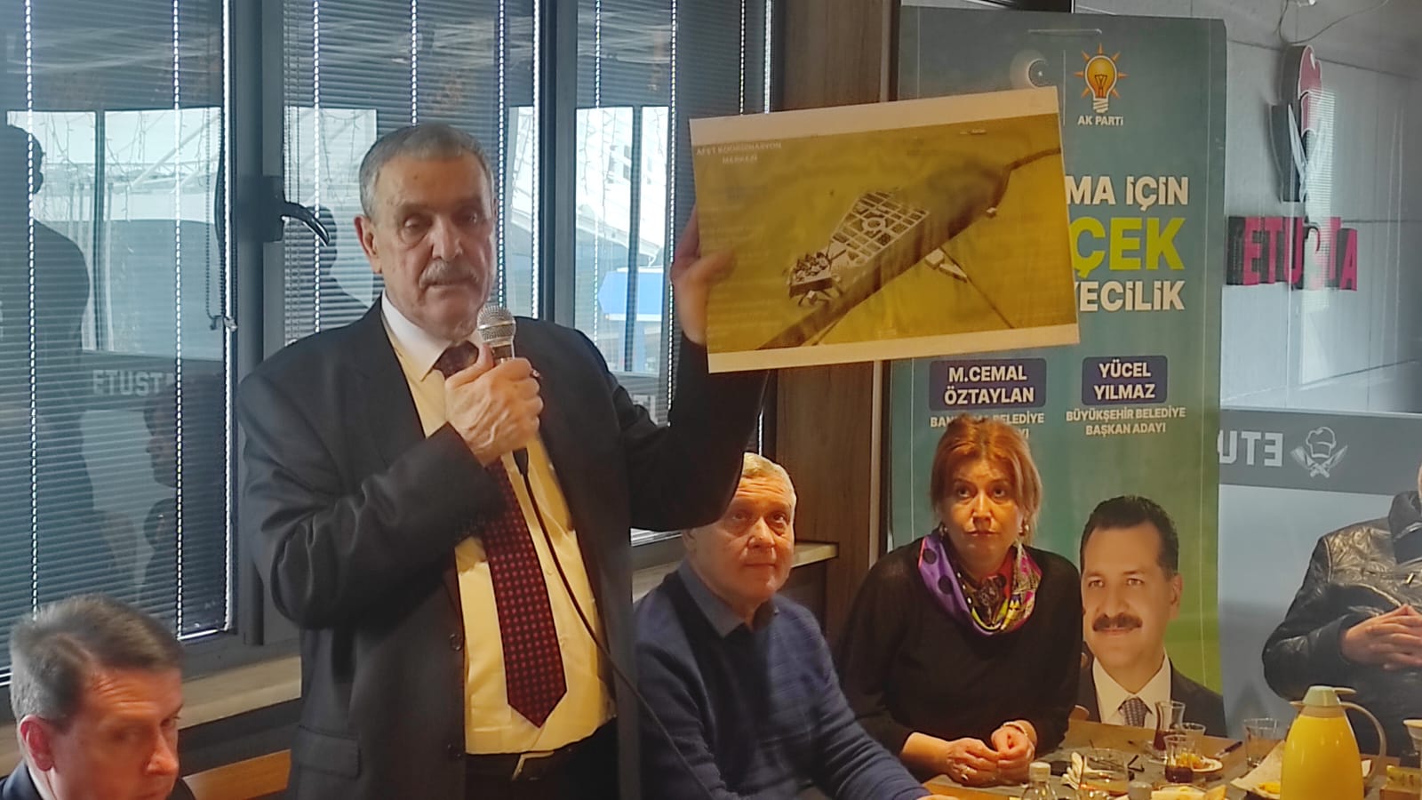 Düzenlediği basın toplantısında bir çok konuya değinen Ak Parti Belediye