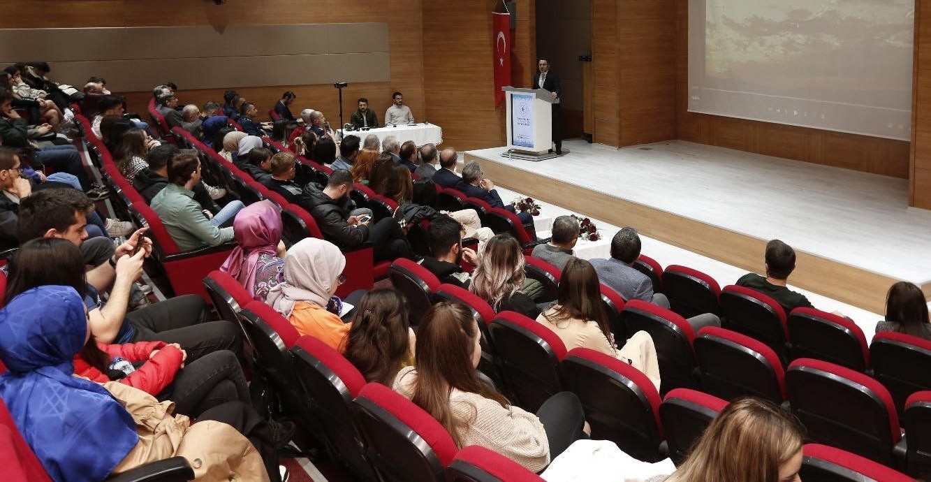 “Türkiye Yüzyılının Başında” seminer serimiz kapsamında, İnsan ve Toplum Bilimleri