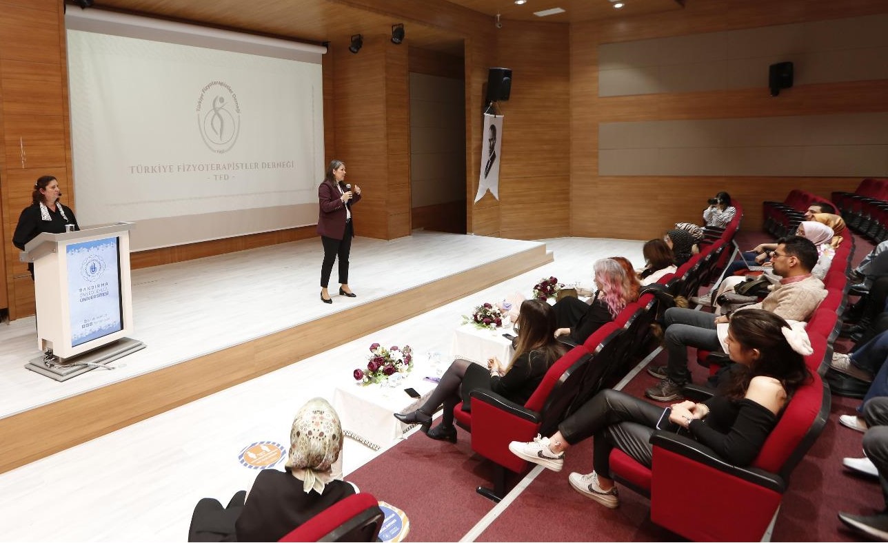 “Türkiye Yüzyılının Başında” seminer serisi kapsamında, Sağlık Bilimleri Fakültesi tarafından