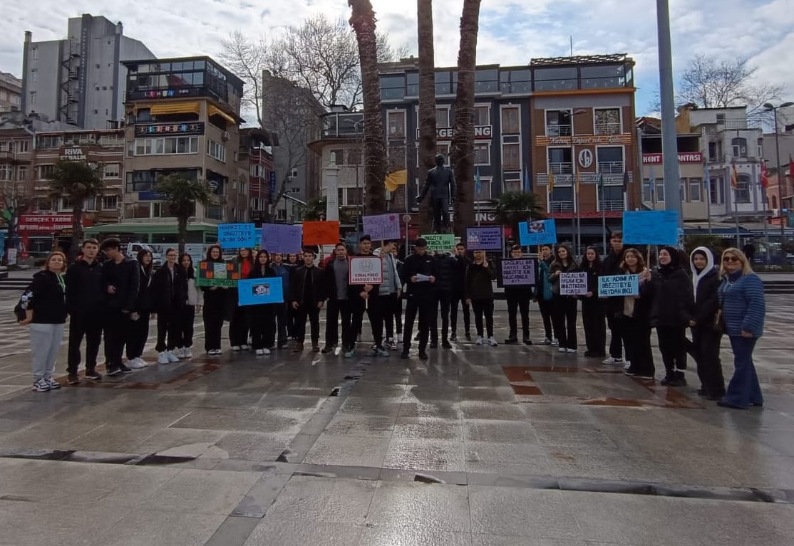 Kemal Pireci Anadolu Lisesi öğretmen ve öğrencileri obeziteye dikkat çekmek