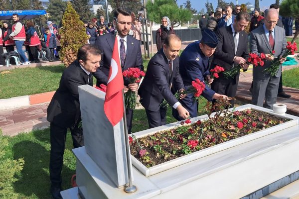 ÇANAKKALE ŞEHİTLERİ DUALARLA ANILDI