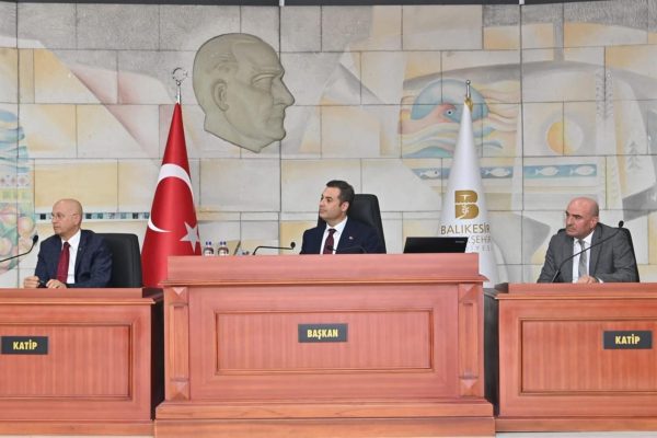 BAŞKAN AHMET AKIN, YÖNETİCİLERLE İLK TOPLANTISINI YAPTI