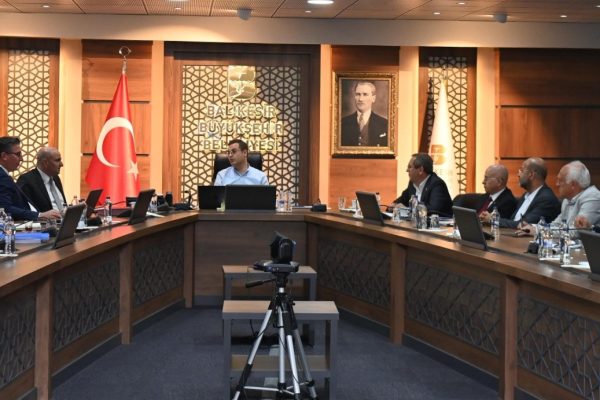 BAŞKAN AKIN İLÇE TOPLANTILARINA AYVALIK’TAN BAŞLADI
