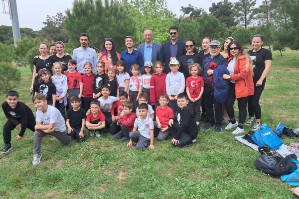 ÇOCUKLAR VE KİTAPLAR DOĞADA BULUŞTU