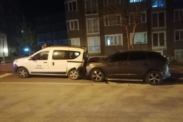 POLİSTEN KAÇARKEN KAZA YAPTI