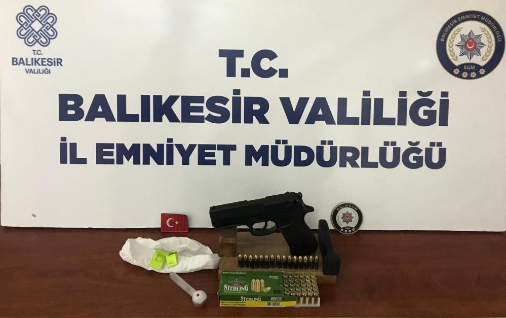 Bandırma İlçe Emniyet Müdürlüğü ekipleri, kentin çeşitli bölgelerinde yapılan uygulamalarda