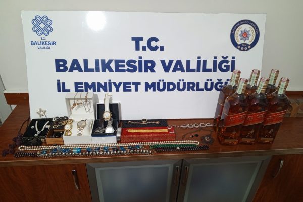 BANDIRMA’DA SOYGUN YAPTI, ERDEK’TE YAKALANDI