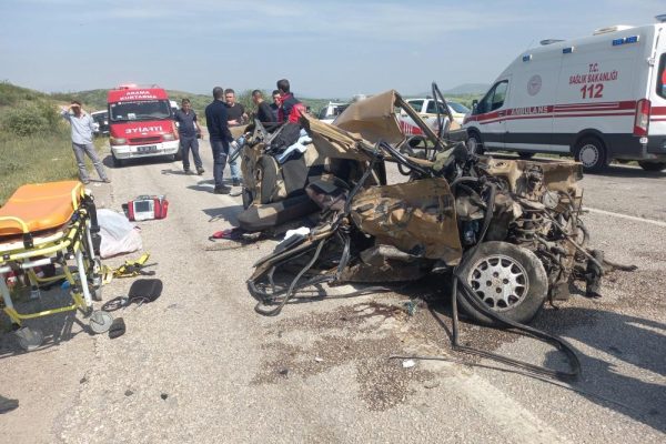 TRAFİK KAZASINDA 2 KİŞİ HAYATINI KAYBETTİ