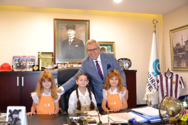 BAŞKAN MİRZA MAKAMI ÇOCUKLARA DEVRETTİ