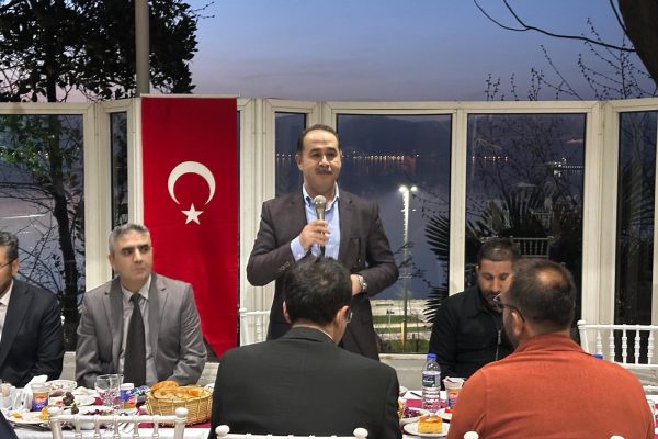 ENGİN AKSAKAL İFTAR YEMEĞİNDE ROMAN VATANDAŞLARLA BULUŞTU