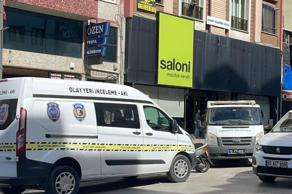 CAM SİLERKEN 6. KATTAN DÜŞÜP HAYATINI KAYBETTİ