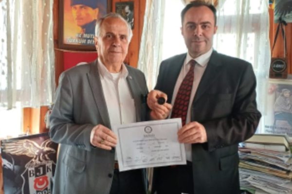 MUHTARLIK BABADAN OĞULA GEÇTİ