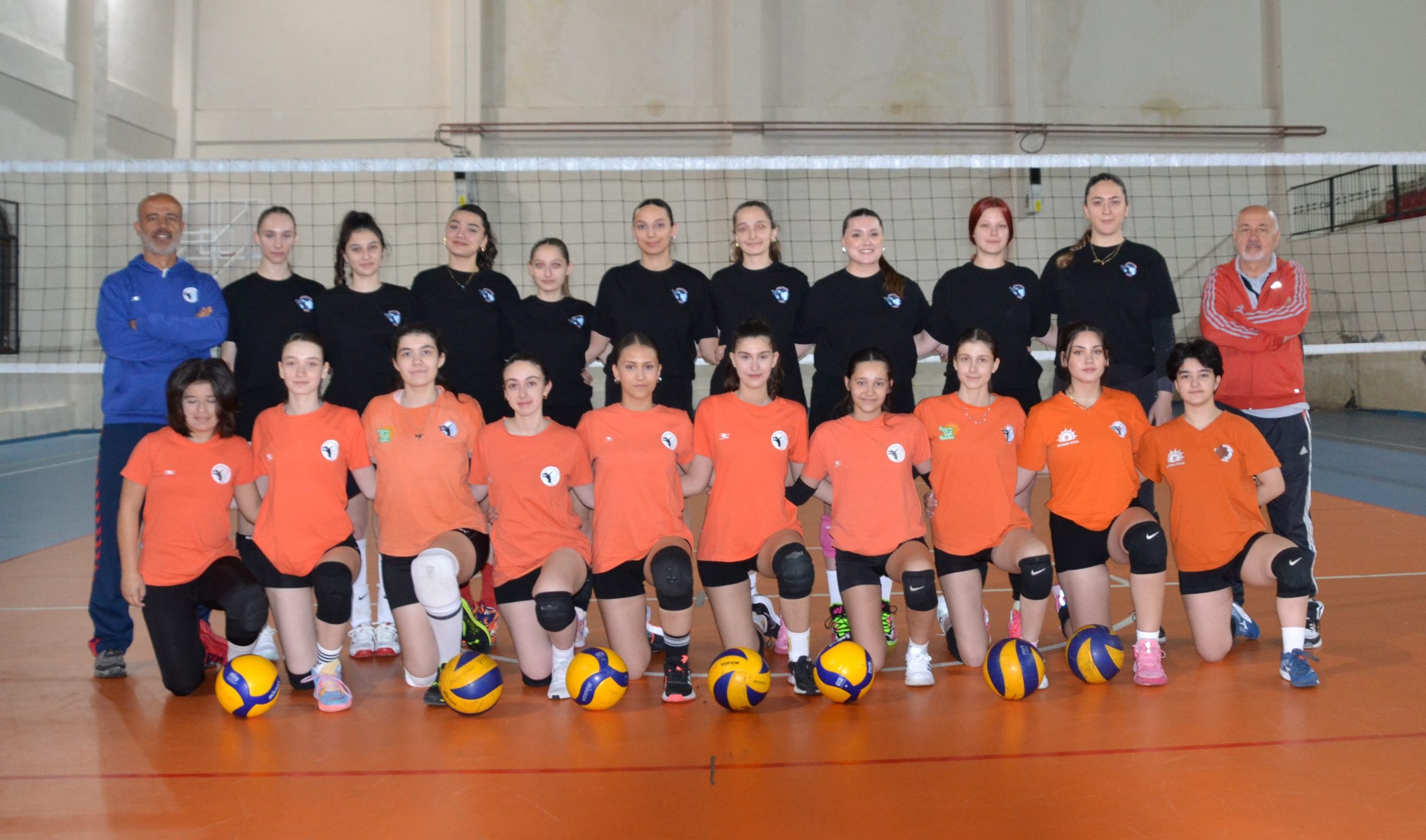 KADIN VOLEYBOLCULARIMIZ 2. LİG YOLUNDA