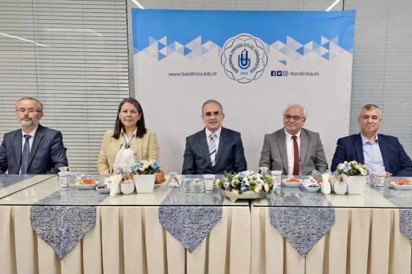 REKTÖR BOZ İFTARDA BASINLA BİR ARAYA GELDİ