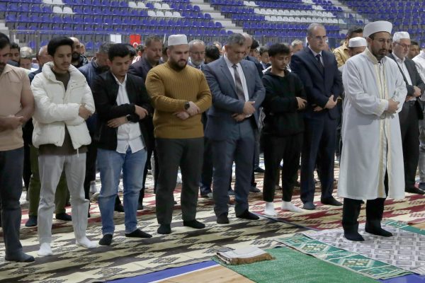 ÜNİVERSİTEDE GIYABİ CENAZE NAMAZI