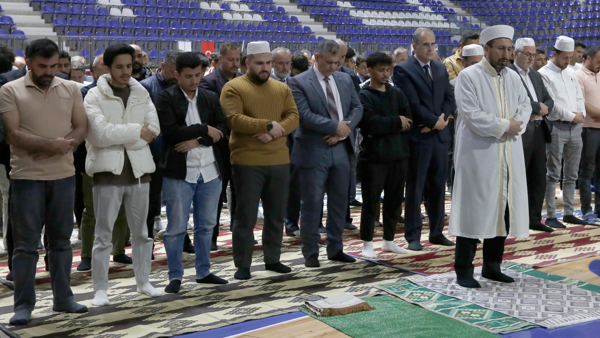 Üniversite Sağlık Bilimleri Fakültesi Fizyoterapi ve Rehabilitasyon Bölümü öğrencilerinden Eymen