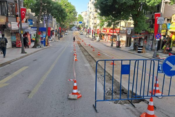 İNÖNÜ CADDESİNDEKİ REFÜJ ÇALIŞMALARI BAŞLADI