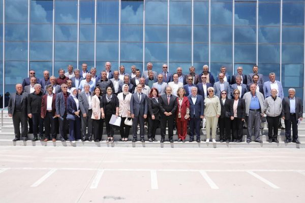 VALİ USTAOĞLU BANDIRMA’DA MUHTARLARI DİNLEDİ