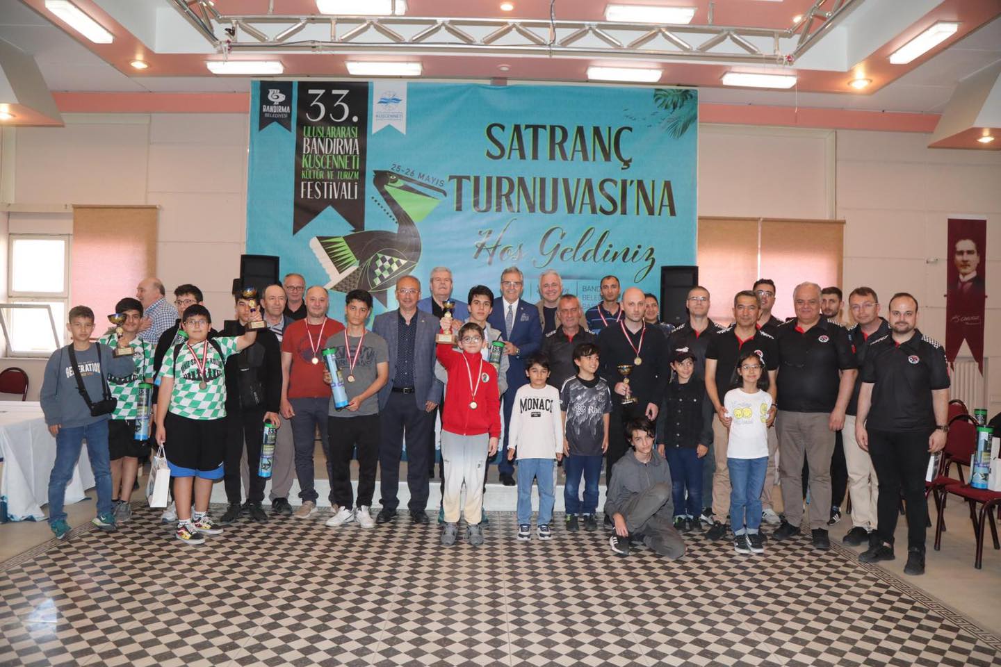 Bandırma Belediyesinin Kuşcenneti Festivali kapsamında düzenlediği 6. Satranç turnuvası heyecan