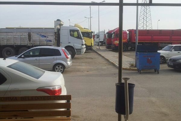 TIR PARKI ESNAFININ ÇİLESİ BİTMİYOR