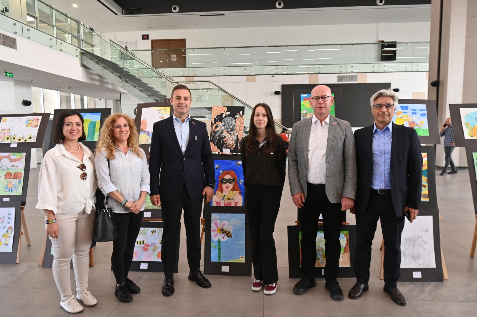   Balıkesir Büyükşehir Belediyesi “Arı Varsa Hayat Var” sloganı ile