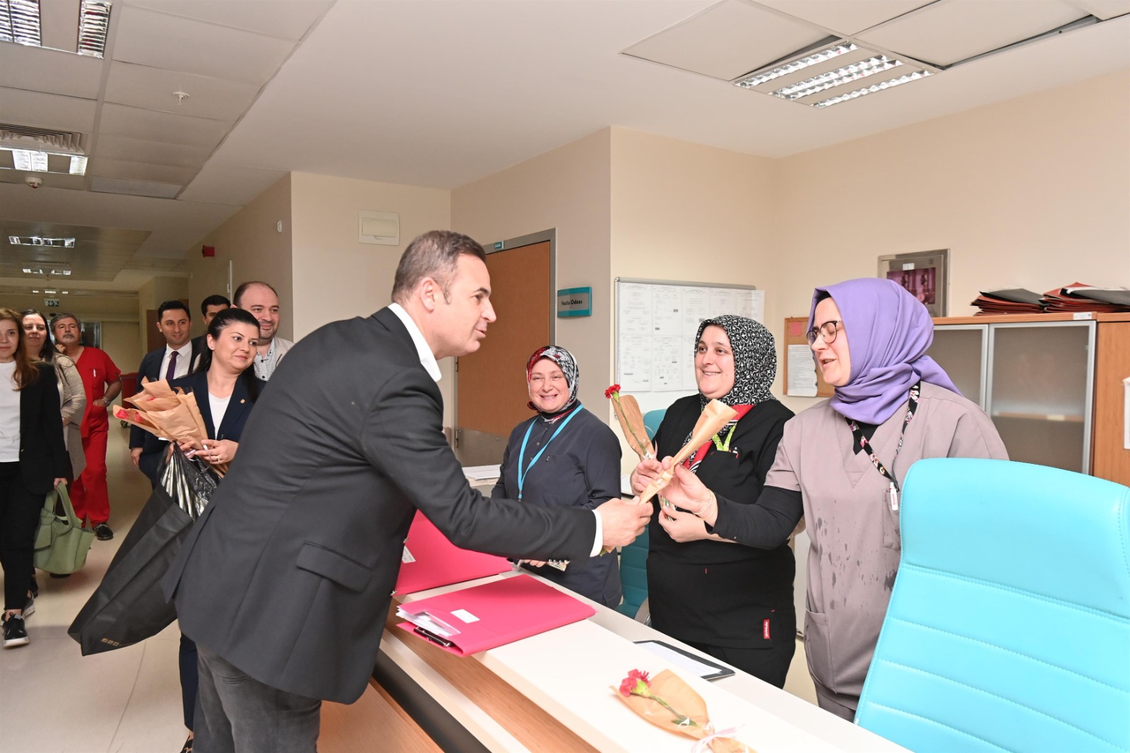Eşi Arbil hanımla birlikte Atatürk Şehir Hastanesi’ni ziyaret eden Balıkesir