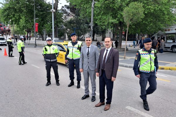 HAYATLA YARIŞMAYIN TRAFİK KURALLARINA UYUN
