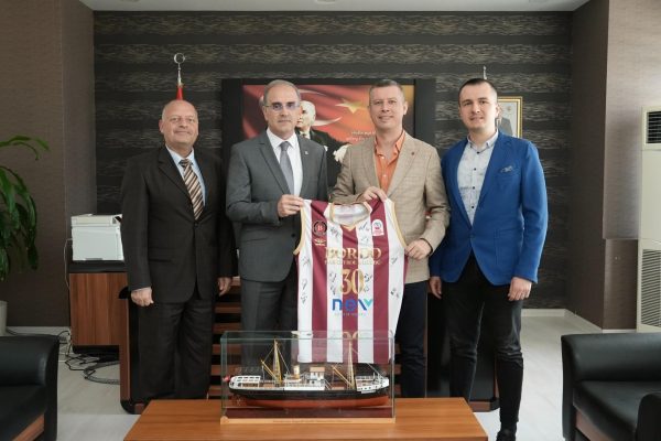 BORDO BASKETBOLDAN REKTÖRE NEZAKET ZİYARETİ