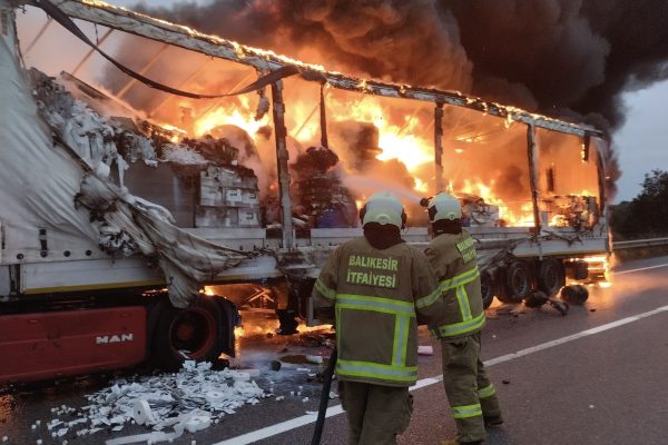 SUSURLUK’TA TIR YANGINI