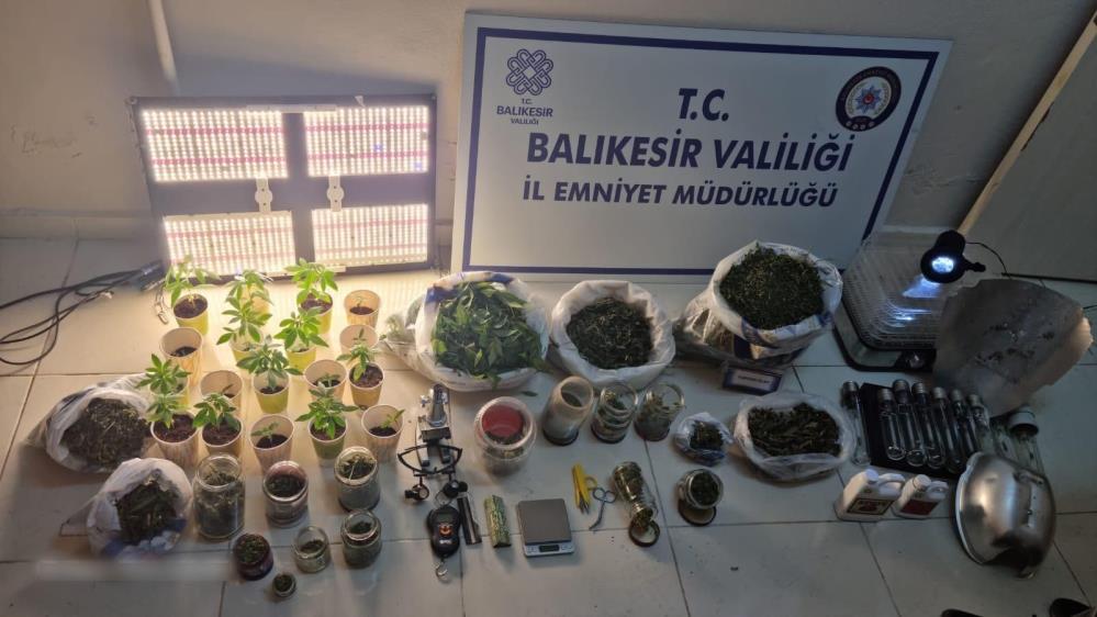 ERDEK’TE UYUŞTURUCU OPERASYONU Erdek ilçesinde uyuşturucu madde imal ve ticareti yaptığı tespit edilen