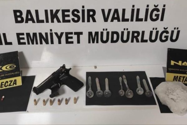 UYUŞTURUCU TACİRİ 5 KİŞİ GÖZALTINA ALINDI
