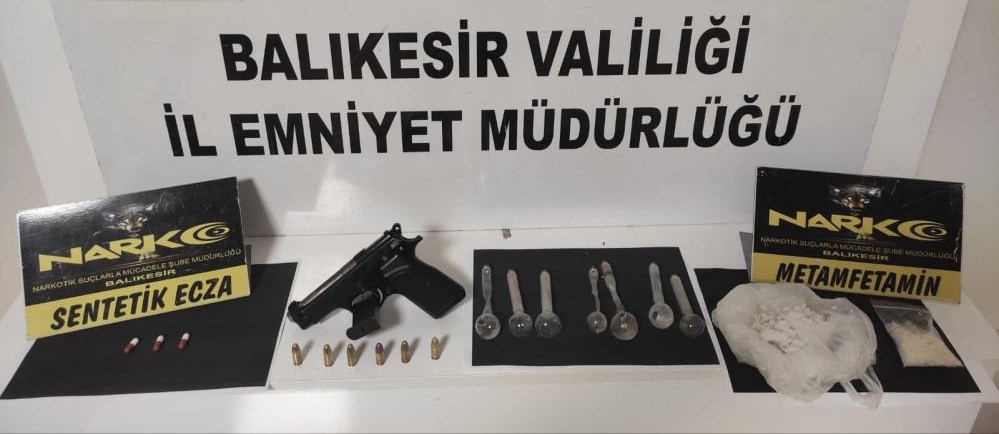 UYUŞTURUCU TACİRİ 5 KİŞİ GÖZALTINA ALINDI