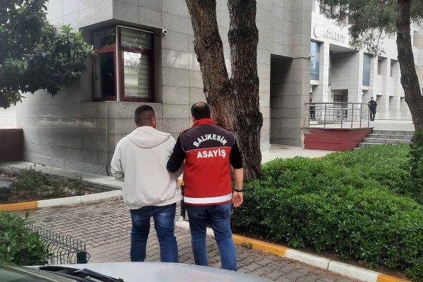 BIÇAKLANAN ÜNİVERSİTE ÖĞRENCİSİ KURYE HAYATINI KAYBETTİ