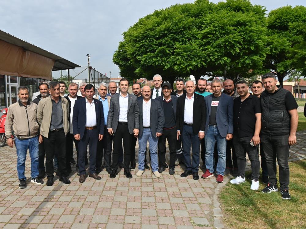 Balıkesir Büyükşehir Belediye Başkanı Ahmet Akın, Yakupköy’de vatandaşlarla bir araya
