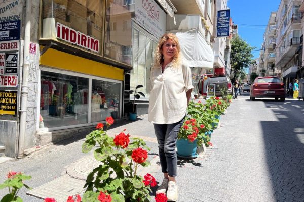MAHALLE ÇİÇEK BAHÇESİNE DÖNDÜ