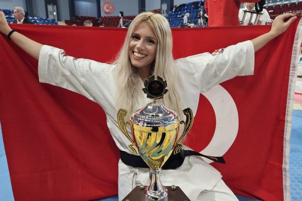 AYSİMA AVRUPA ŞAMPİYONU