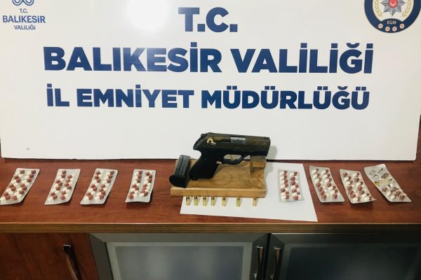ÜZERİNDEN 102 ADET UYUŞTURUCU MADDE ELE GEÇİRİLDİ