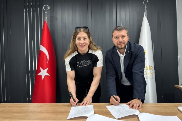 YASEMİN ADAR PARİS’TE TÜRKİYE’Yİ TEMSİL EDECEK