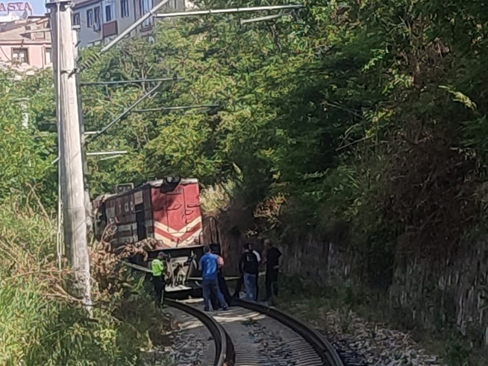 Bandırma-Balıkesir tren yolunda saat 08.40 sıralarında yürümekte olan H.G.’ye, Bandırma-Kuş