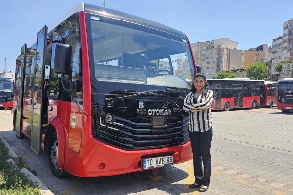 ŞEHİR İÇİ ULAŞIMA KADIN ELİ