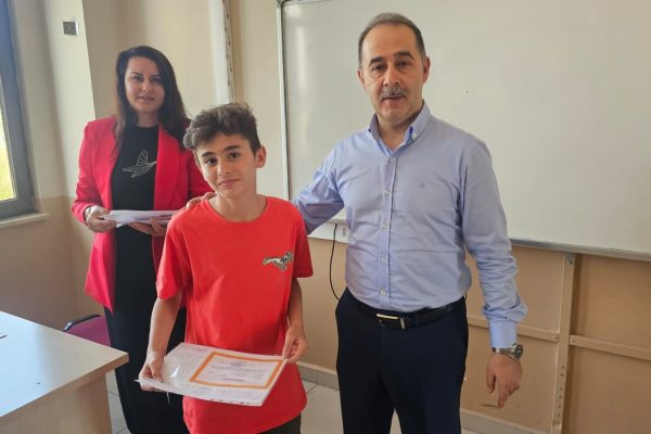 BANDIRMA’DA 26 BİN ÖĞRENCİ KARNE ALDI
