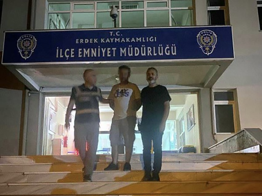 DÖVİZ HIRSIZI ERDEK’TE YAKALANDI İstanbul’da 130 milyon liralık döviz hırsızlığına karışan şüpheli şahıs, Balıkesir’in