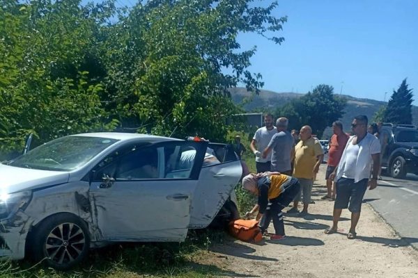 ERDEK’TEKİ KAZADA 2 KİŞİ YARALANDI