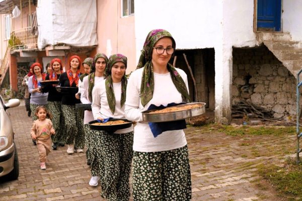 100 YILLIK GELENEK SINDIRGI’DA DEVAM EDİYOR