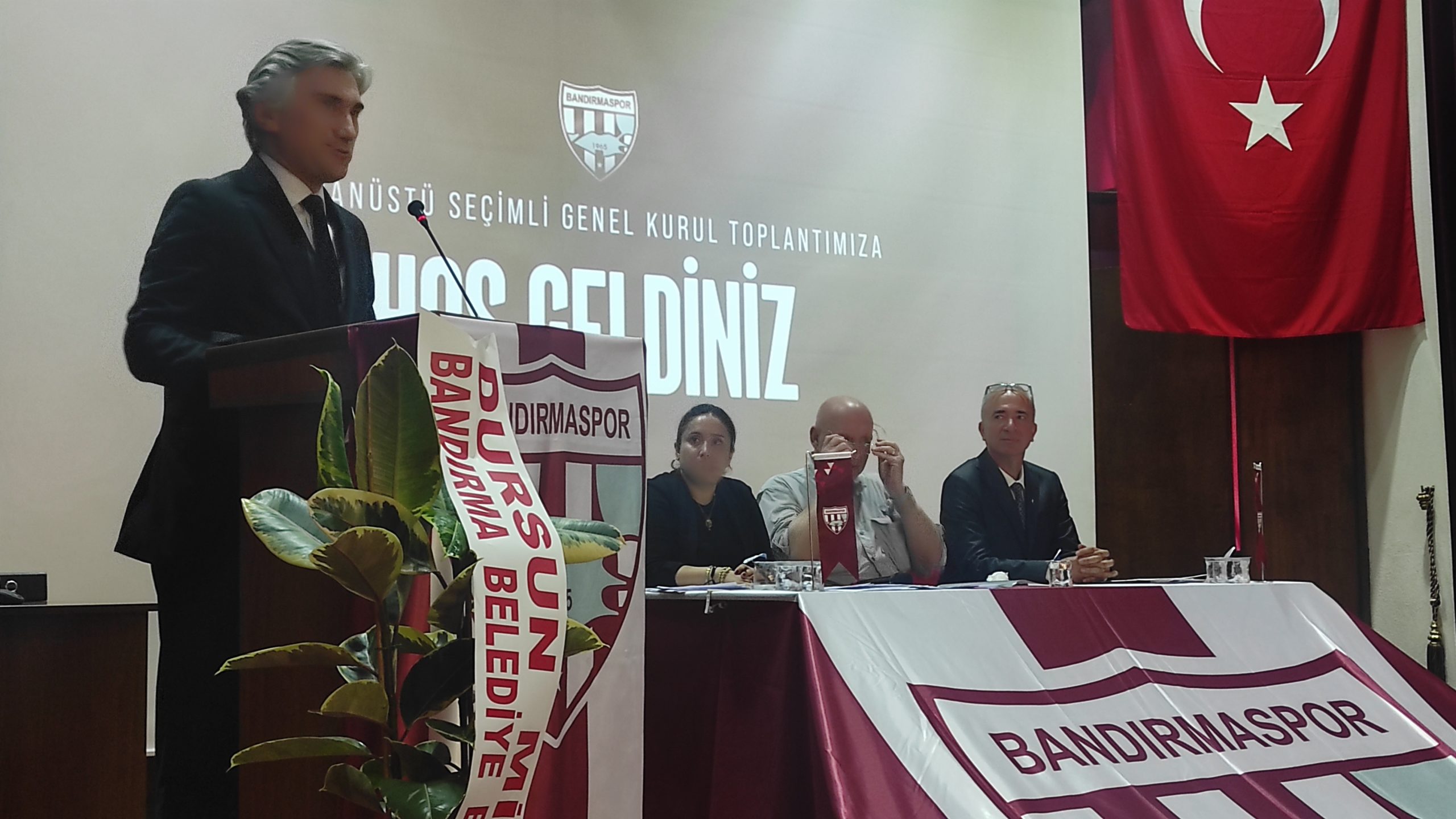 Bandırmaspor’un Başkan adayı çıkmaması nedeniyle ertelenen Olağanüstü Genel Kurul Toplantısı