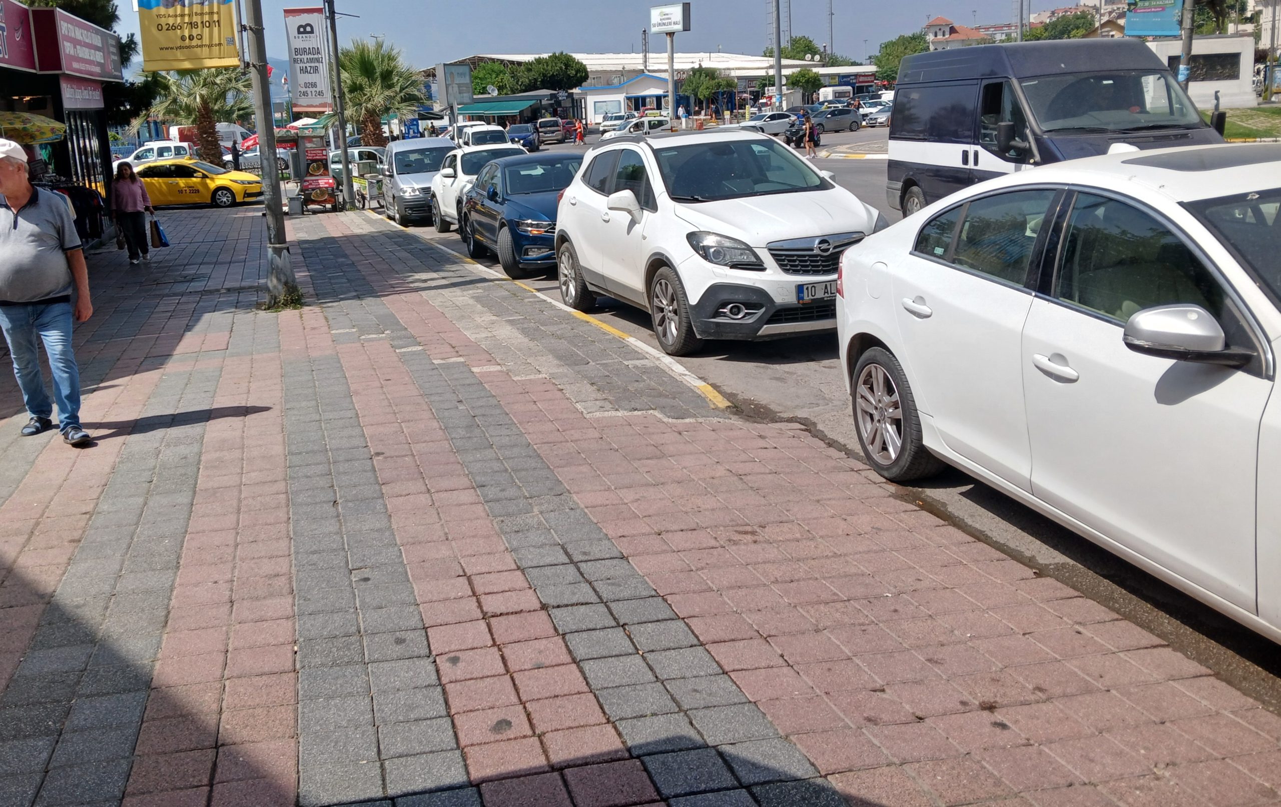Geçen yıl Adnan Menderes Meydanı’nda yapılan trafik düzenlenmesi fiyaskoyla neticelenmişti;