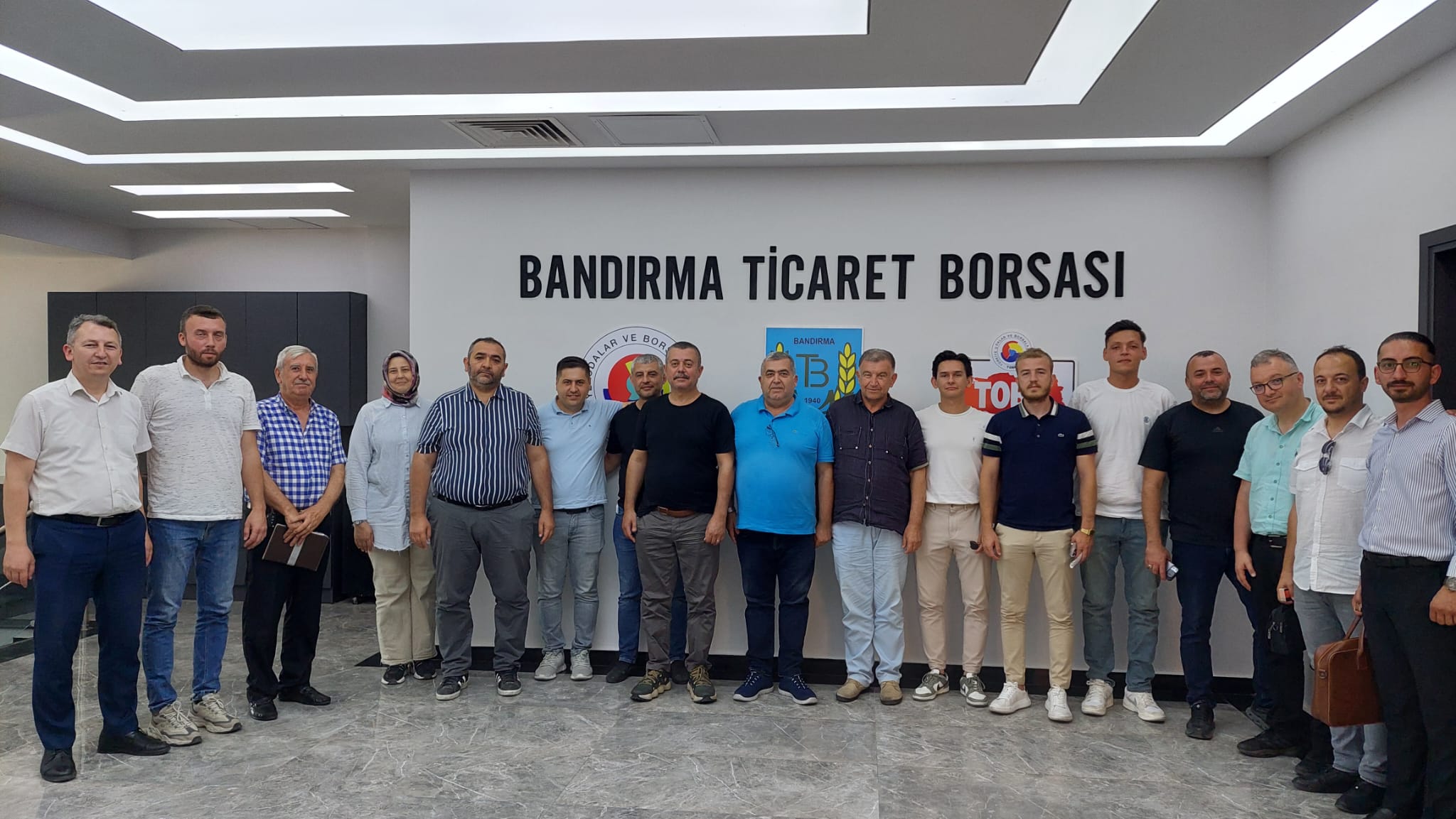 Bandırma Ticaret Borsası Meclis salonunda bir araya gelen Bandırma Ticaret